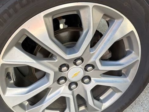 Used 2019 Chevrolet Traverse Premier w/ Driver Confidence II Package FWD image 5