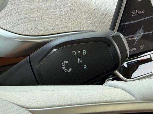 New 2025 Volkswagen ID. Buzz 1st Edition image 13