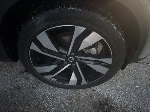 Used 2023 Volvo XC40 B5 Plus w/ Driver Assist Package image 4