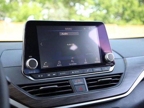 Certified 2025 Nissan Altima 2.5 SV FWD image 11