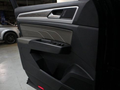 Used 2022 Volkswagen Atlas Cross Sport SE image 19