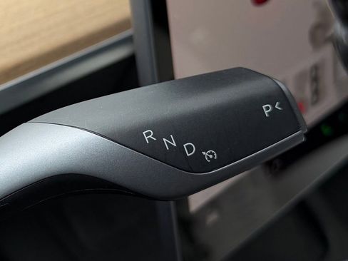 Used 2023 Tesla Model 3 Standard Range image 18