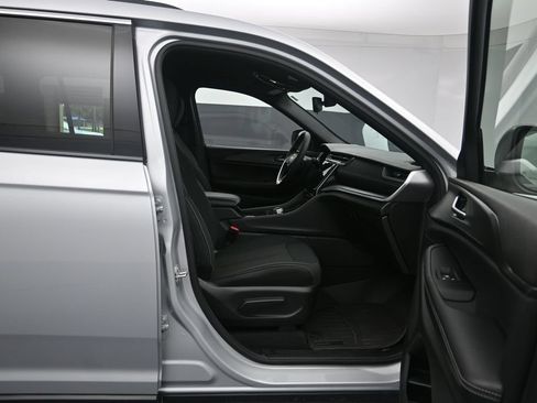 Used 2024 Jeep Grand Cherokee L Laredo RWD image 26