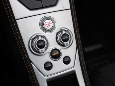 Used 2015 McLaren 650S Spider image 30