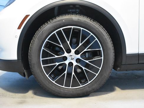 Certified 2025 Porsche Macan Electric image 24