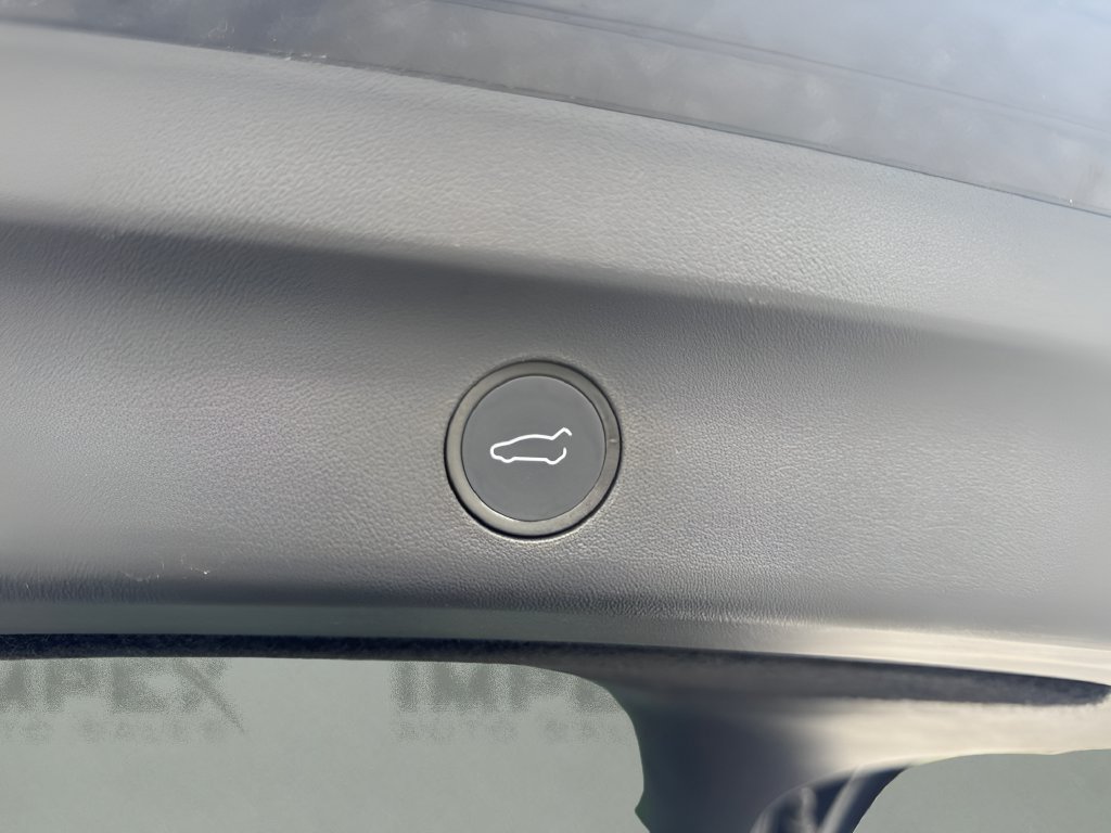 Used 2022 Tesla Model Y Performance AWD/4WD image 24