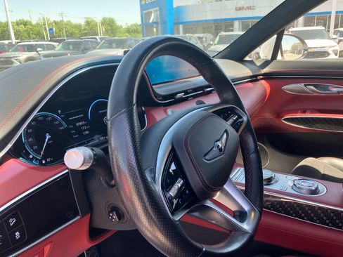 Used 2022 Genesis GV70 3.5T Sport w/ Sport Prestige Package AWD/4WD image 9