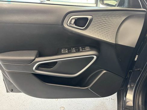 Used 2022 Kia Soul LX FWD image 20