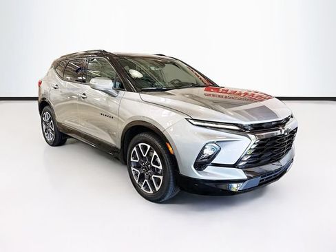 Used 2023 Chevrolet Blazer RS w/ Driver Confidence II Package FWD image 3