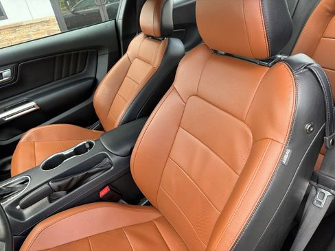 Used 2022 Ford Mustang GT Premium RWD image 3