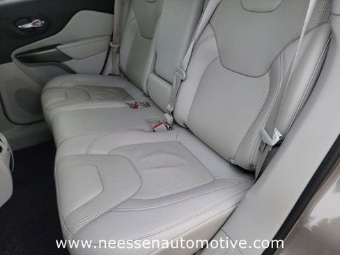 Used 2020 Jeep Cherokee Limited w/ Technology Group FWD image 14