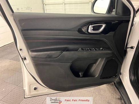 Used 2025 Jeep Compass Trailhawk AWD/4WD image 28
