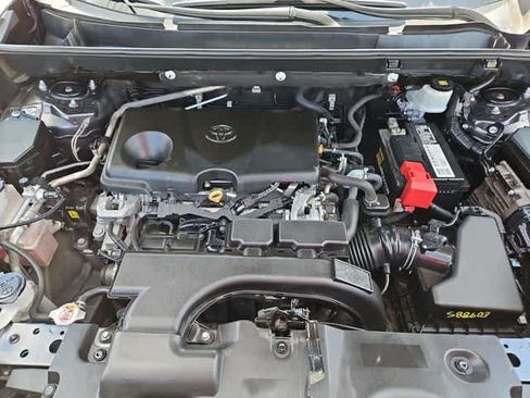 Used 2021 Toyota RAV4 LE FWD image 12