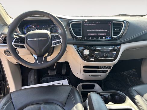 Used 2022 Chrysler Pacifica Touring-L AWD/4WD image 10