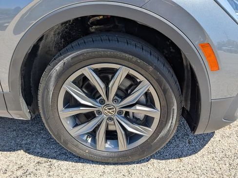 Used 2022 Volkswagen Tiguan SE AWD/4WD image 8