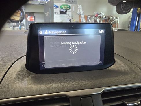 Used 2017 MAZDA MAZDA3 Sport image 21