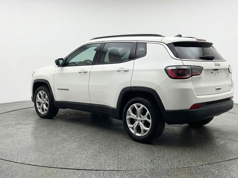 Used 2025 Jeep Compass Latitude image 6