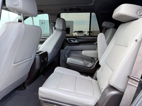 Used 2022 Chevrolet Tahoe Z71 w/ Luxury Package AWD/4WD image 15