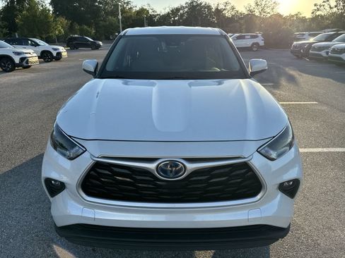 Used 2022 Toyota Highlander LE AWD/4WD image 17