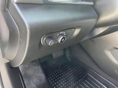 Used 2022 Chevrolet Traverse LT image 26