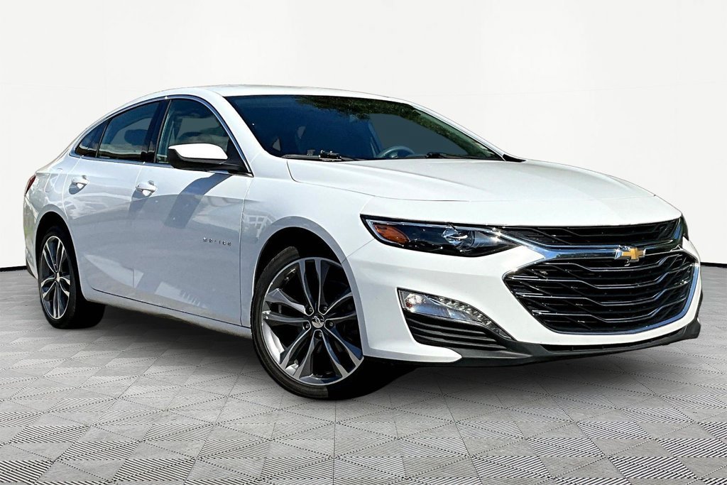 Used 2025 Chevrolet Malibu LT FWD image 3