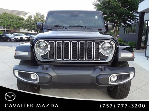 Used 2025 Jeep Wrangler Unlimited Sahara AWD/4WD image 8