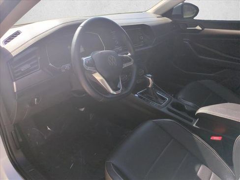 Used 2023 Volkswagen Jetta SE image 10