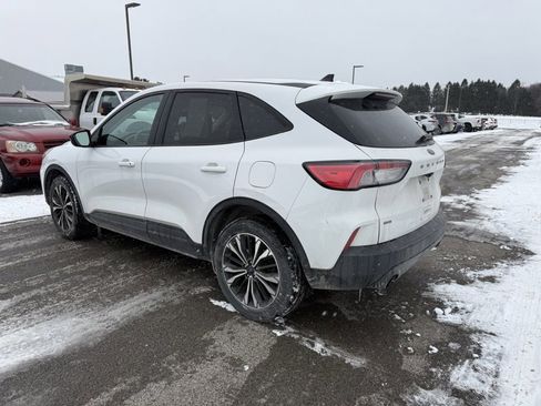 Used 2022 Ford Escape SE w/ SE Sport Appearance Package image 8