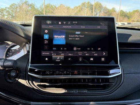 New 2026 Jeep Compass Latitude image 17