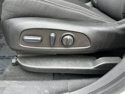 Used 2023 GMC Terrain SLE w/ Driver Convenience Package FWD image 16