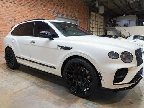 Used 2022 Bentley Bentayga AWD/4WD image 2