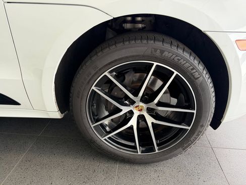 Certified 2024 Porsche Macan Turbo AWD/4WD image 12