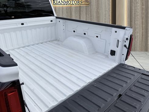 Used 2025 GMC Sierra 1500 SLT image 15