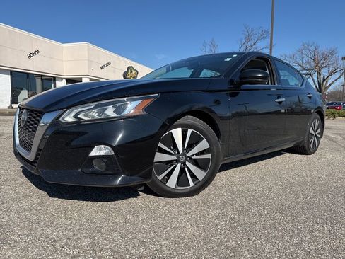 Used 2020 Nissan Altima 2.5 SV image 1