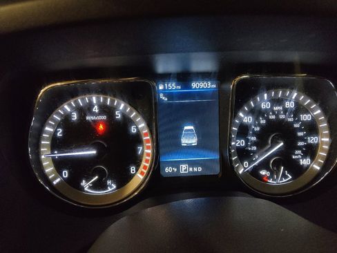 Used 2019 Nissan Titan SV w/ SV Convenience Package image 23