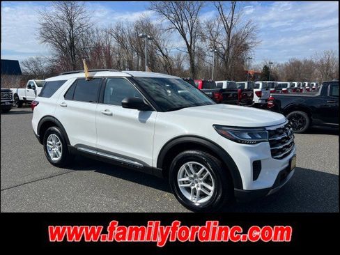 Certified 2025 Ford Explorer Active AWD/4WD image 1