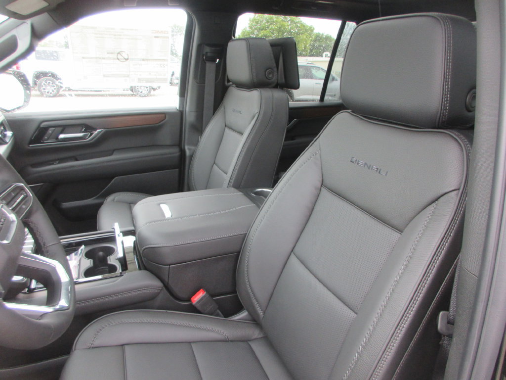 New 2026 GMC Yukon Denali w/ Denali Reserve Package AWD/4WD image 12