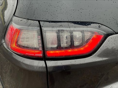 Used 2019 Jeep Cherokee Limited w/ Technology Group image 23