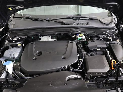 Used 2023 Volvo XC40 B5 Plus w/ Protection Package Premier image 24