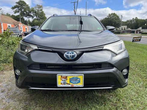 Used 2018 Toyota RAV4 XLE image 7