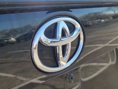 Used 2021 Toyota RAV4 LE image 6