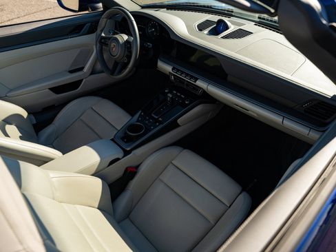 Used 2020 Porsche 911 Carrera 4S image 38