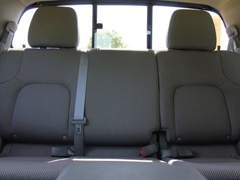Used 2020 Nissan Frontier SV AWD/4WD image 13