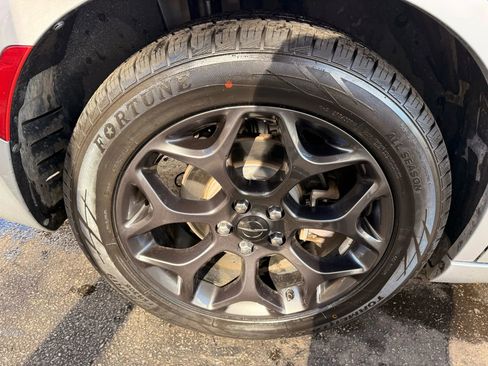 Used 2020 Chrysler 300 S image 46