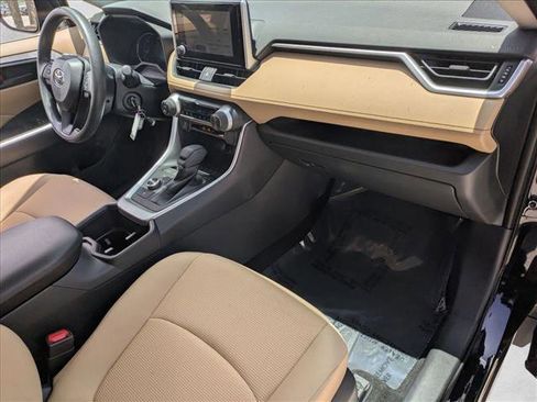 Certified 2025 Toyota RAV4 LE AWD/4WD image 19