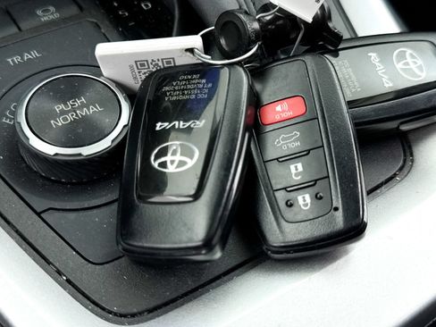 Used 2023 Toyota RAV4 XLE Premium AWD/4WD image 36