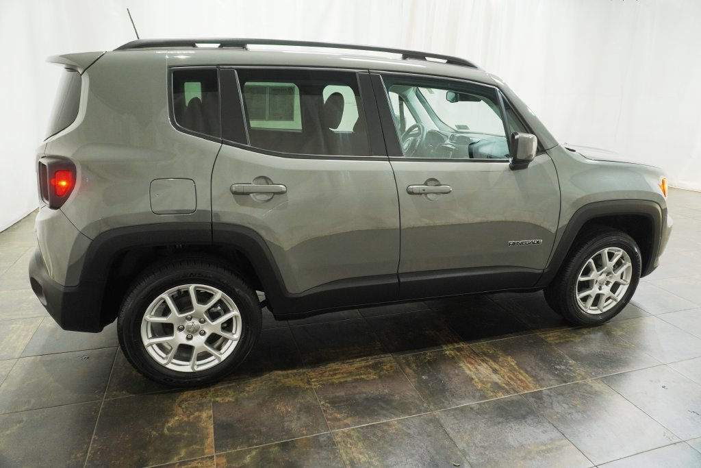Used 2021 Jeep Renegade Latitude w/ Convenience Group AWD/4WD image 4