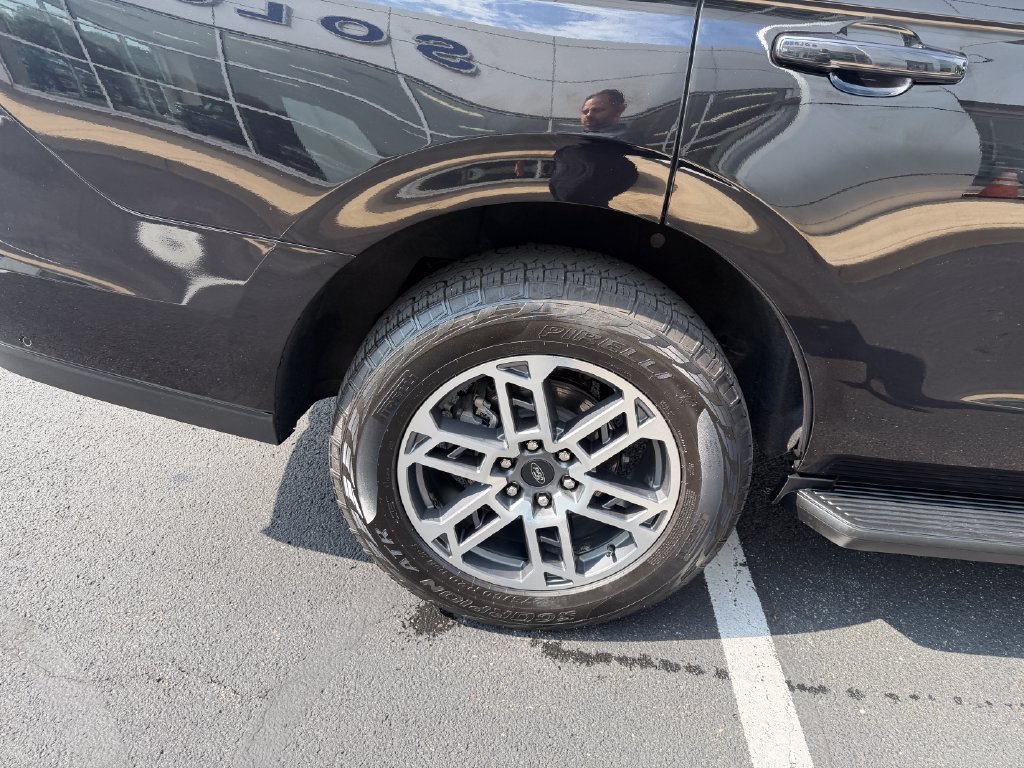 Certified 2025 Ford Expedition Active AWD/4WD image 10