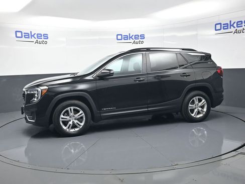 Used 2023 GMC Terrain SLE w/ Driver Convenience Package image 5