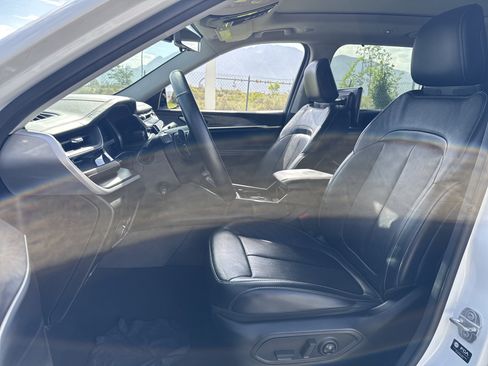 Used 2022 Jeep Grand Cherokee L Limited w/ Luxury Tech Group II AWD/4WD image 19